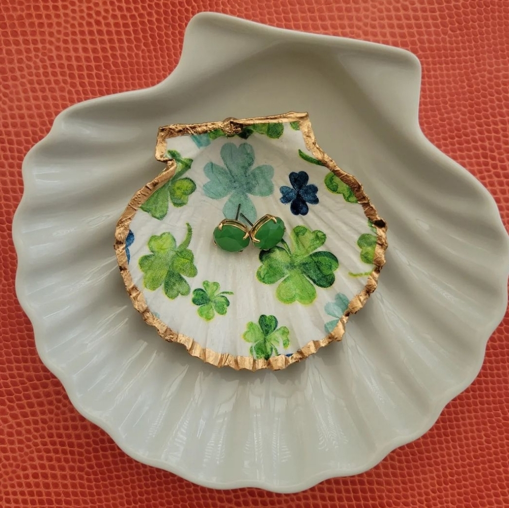Lucky Shamrock Scallop Shell